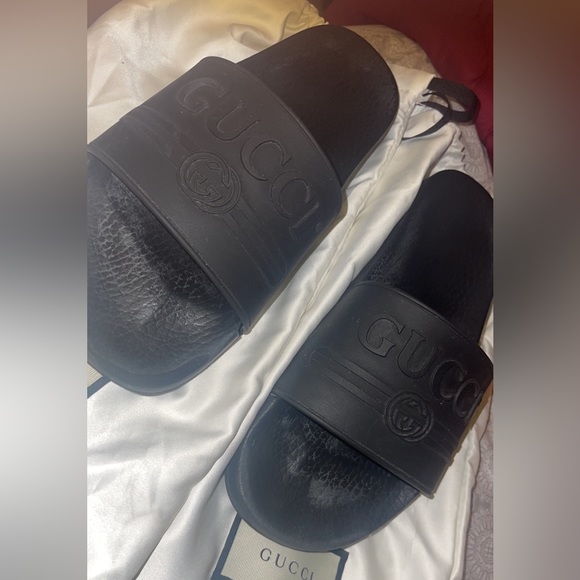 GUCCI Rubber Logo Slide Sandals - Picture 3 of 9
